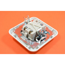 Prekidač naizmenični